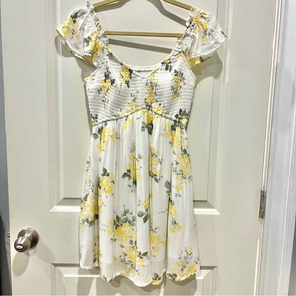 NWT Hollister Floral Flutter Sleeve Smocked Skort Dress - Small
